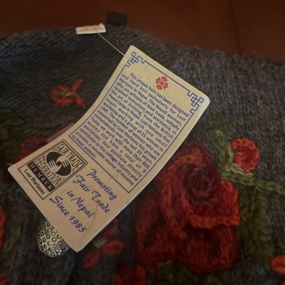 Lost Horizon Women Sweater Button Up 100% Wool Handmade Rare To Find fair trade - Picture 4 of 15